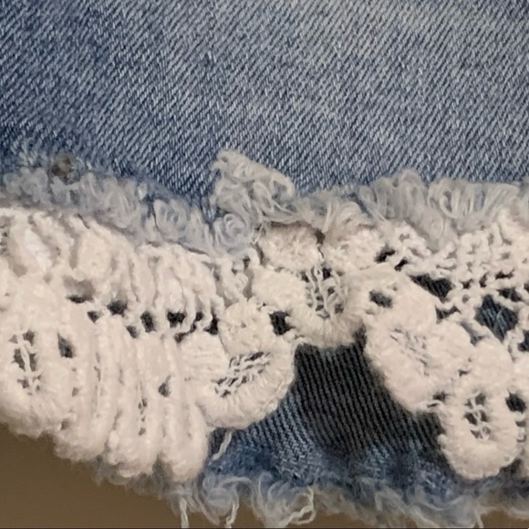 SO Trendy Distressed Lace Fringe Hem Denim Jeans Cutoffs. Size 7 Girls - Picture 9 of 10
